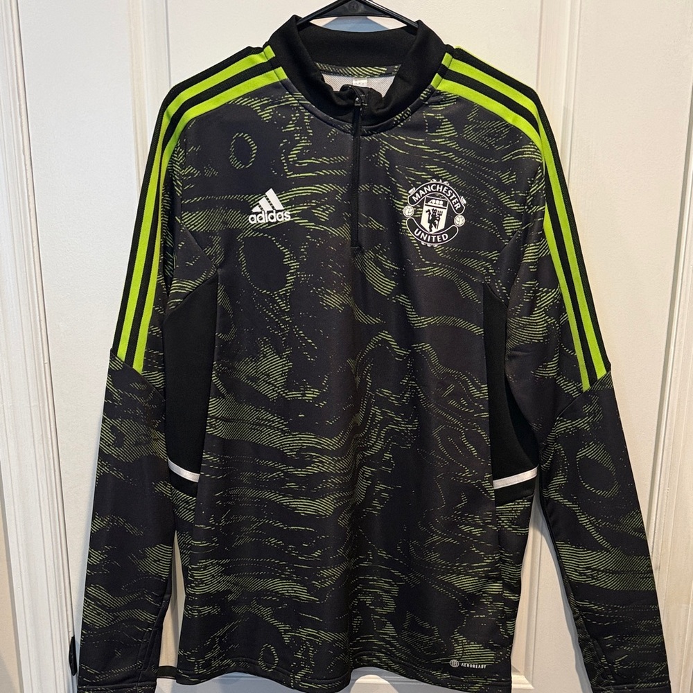 Manchester united track top.